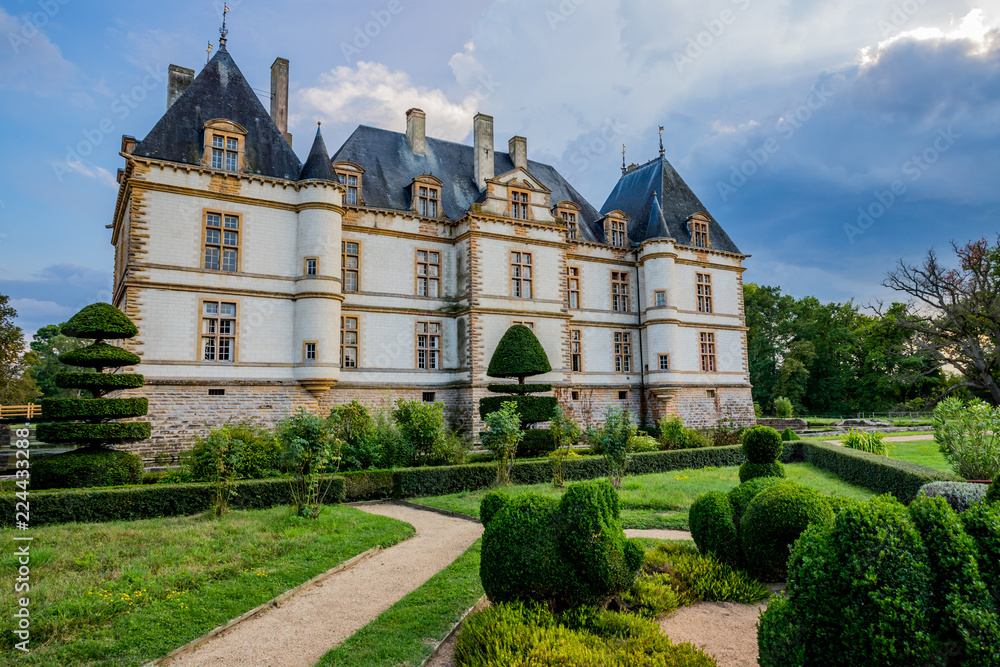 Le Château de Cormatin et ses Jardins en Bourgogne