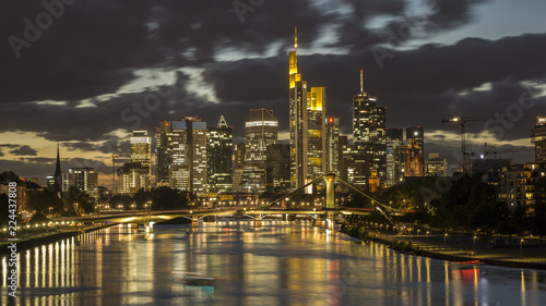 Frankfurt-Skyline bei Nacht