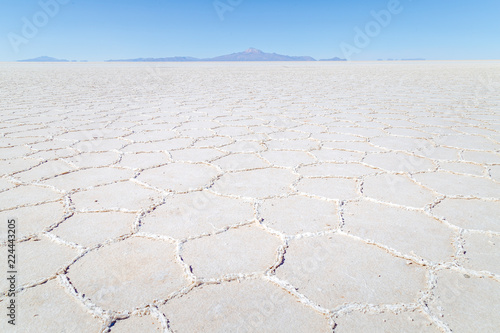 Motif sur le sol formation cristaux sel Désert Uyuni Bolivie étendue paysage voyage excursion aventure