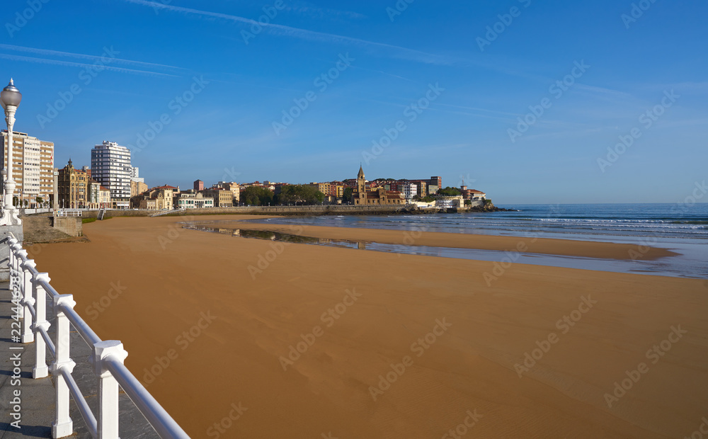 Obraz premium Gijon playa San Lorenzo beach Asturias Spain