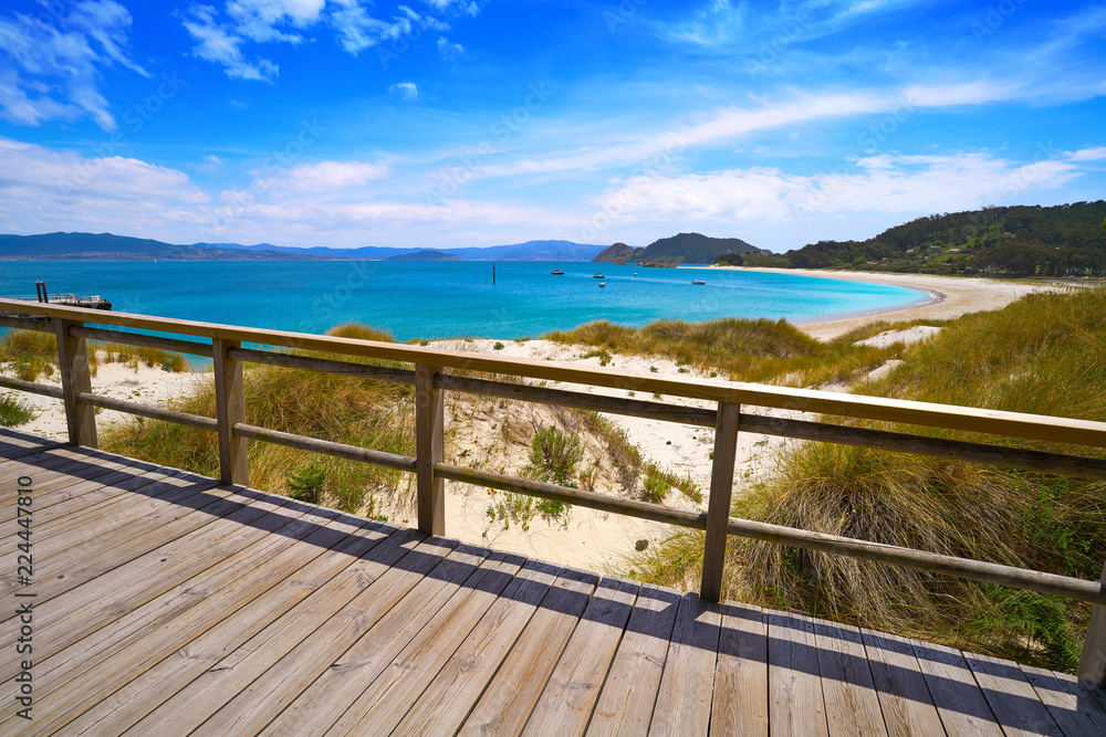 Obraz premium Praia de Rodas beach in islas Cies island Vigo Spain