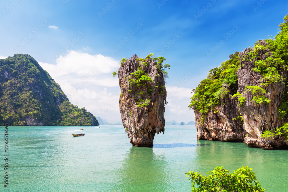 Obraz premium Famous James Bond island near Phuket