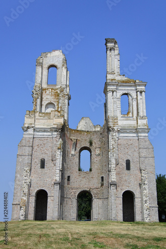 Ruine der Abtei Mont Saint Eloi