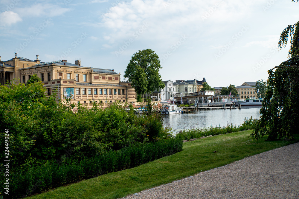 Schlosspark, Museum und Dampferanlegestelle in Schwerin