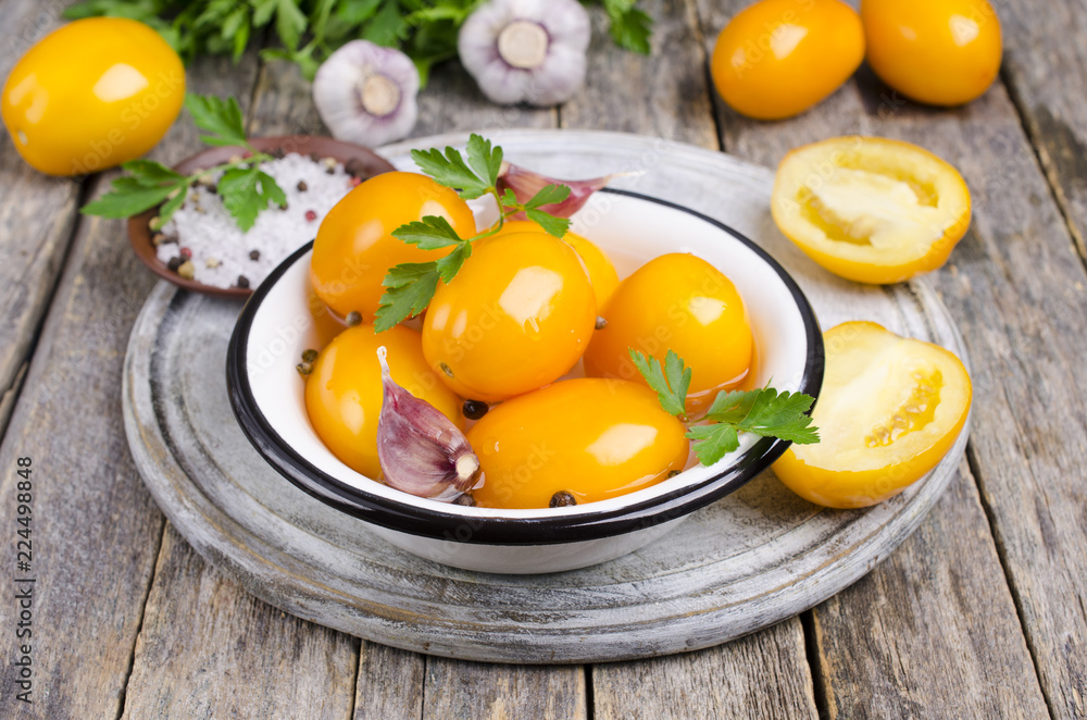 Marinated yellow tomatoes Marinated yellow tomatoes
