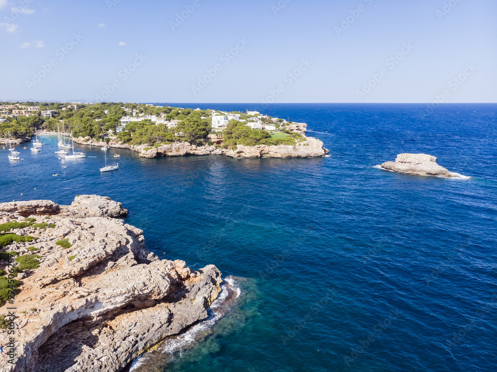 Luftaufnahme, Spanien, Balearen, Mallorca, Cala D' or und Bucht Cala Ferrera mit Häusern und Villen