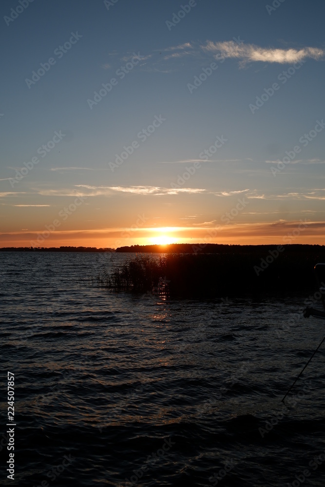 Obraz premium Sunset on the lake