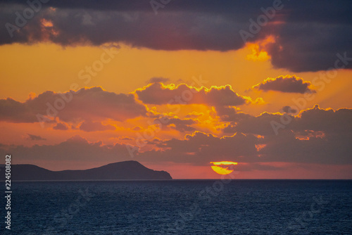 Wallpaper Mural Sonnenaufgang über der Insel Dia aufgenommen von der Insel Kreta Torontodigital.ca
