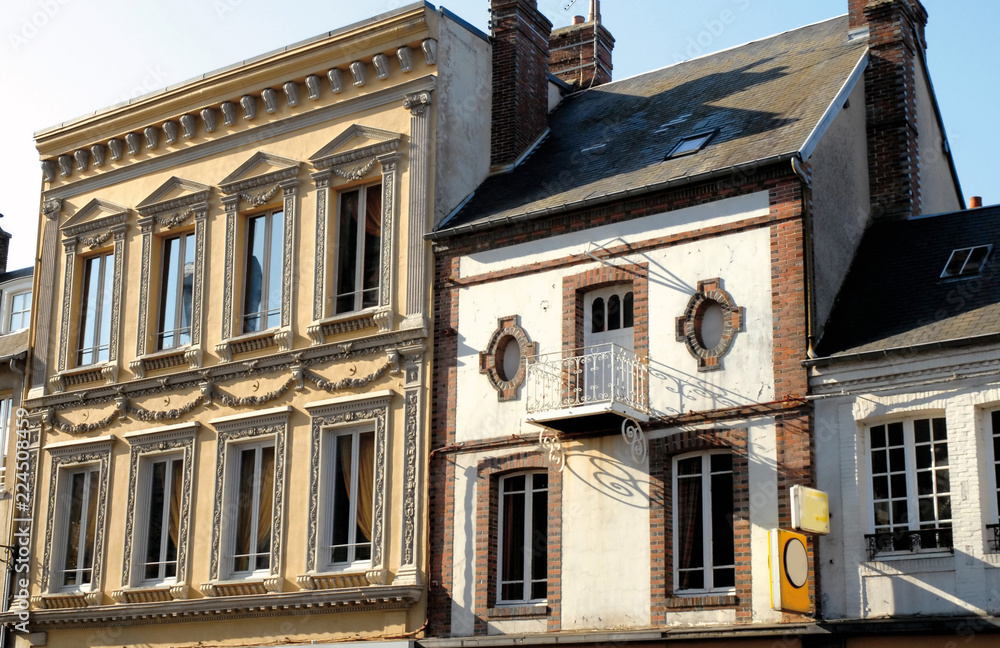 Ville de Verneuil-sur-Avre, façades typiques normande du centre ville, département de l'Eure, Normandie, France