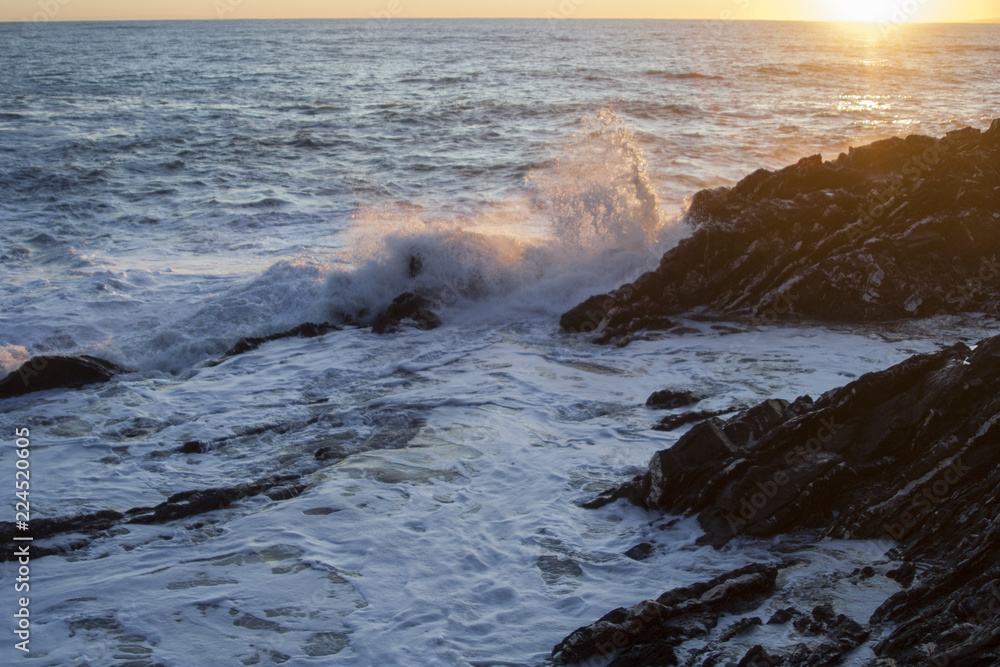 Obraz premium Mare mosso al tramonto