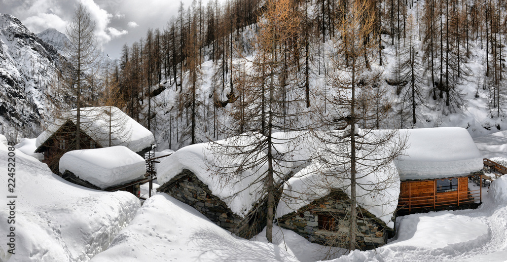 Roof of a chalet cowred with snow. Roof of a chalet cowred with snow.