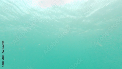 Photo underwater sea with bubbles in the summer