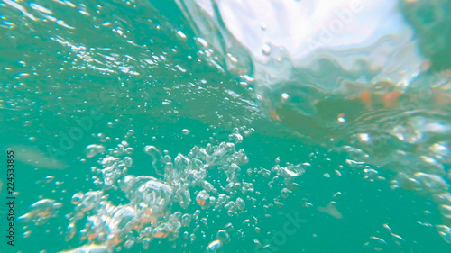 Photo underwater sea with bubbles in the summer