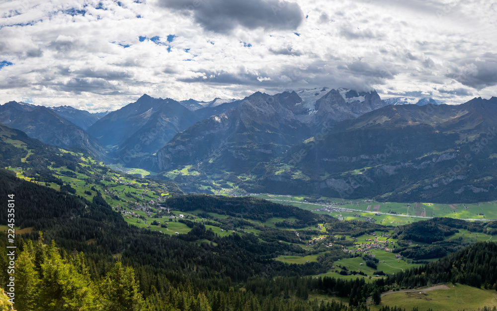 Panorama-Ausblick vom Gibel auf das Haslital, Berner Oberland