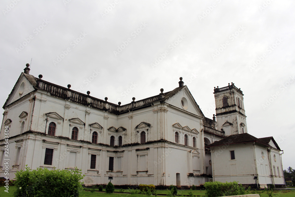 The white majestic Se Cathedral of Old Goa (Goa Velha)