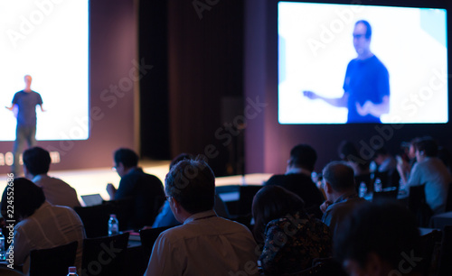 Фотография Tech Presenter on Stage Giving Presentation Speech at Conference Seminar