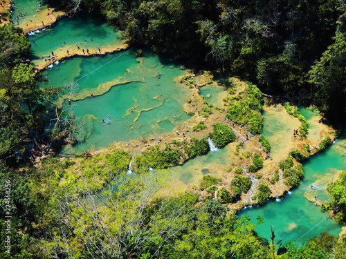 Semuc Champey. Guatemala. Cascadas y piscinas naturales.