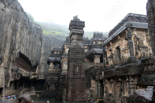 The unbeliavable details of Kailasa Temple of Ellora caves, the rock-cut monolithic temple