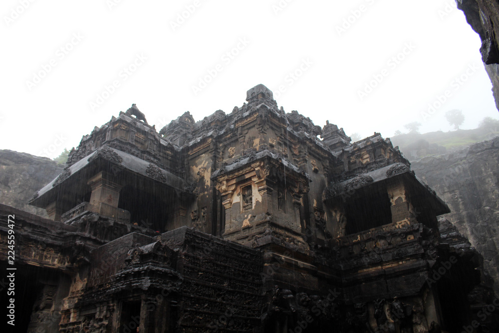 The unbeliavable details of Kailasa Temple of Ellora caves, the rock-cut monolithic temple