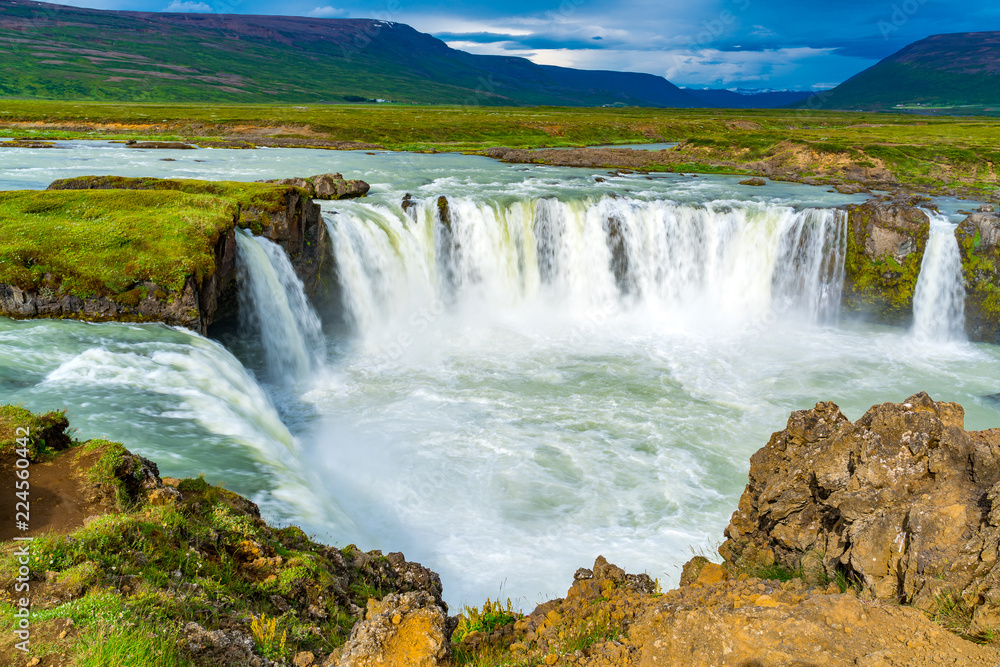Obraz premium Nice scene of Godafoss Waterfall in summer