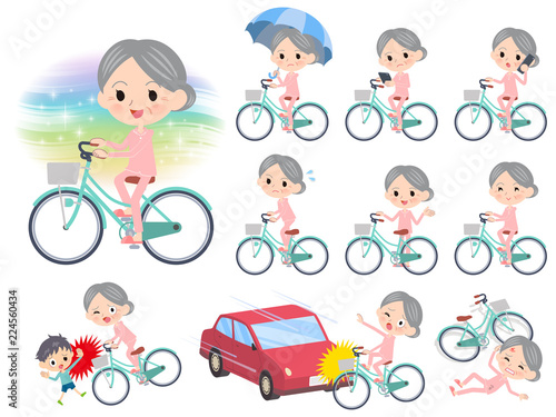 patient senior women_city cycle