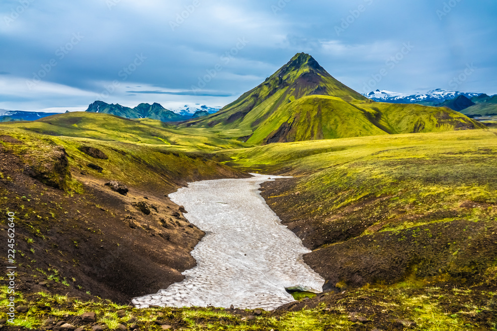 Otherwordly beautiful landscapes of Alftavatn in the Fjallabak Nature Reserve in the Highlands of Iceland. In the middle of the famous Laugavegur hiking trail.