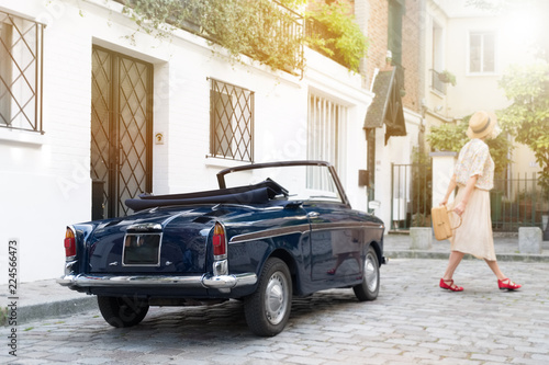 Canvas Print paris rétro vintage femme mode pavé voiture rue parisien parisienne décapotable
