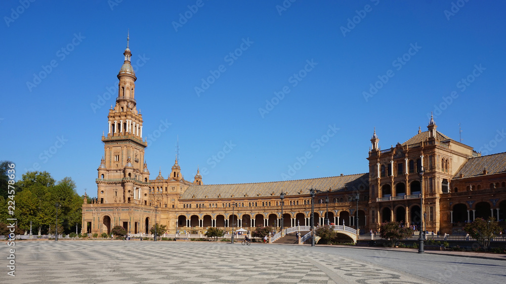 Die Plaza de España ist einer der bekanntesten Plätze in Sevilla, Spanien. 