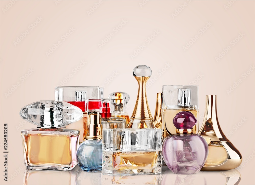 Aromatic perfume bottles on table on blurred - obrazy, fototapety, plakaty 