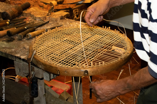 Fotografie wicker basket maker