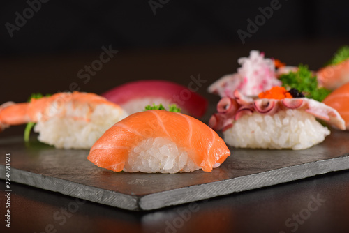 Nigiri sushi mix