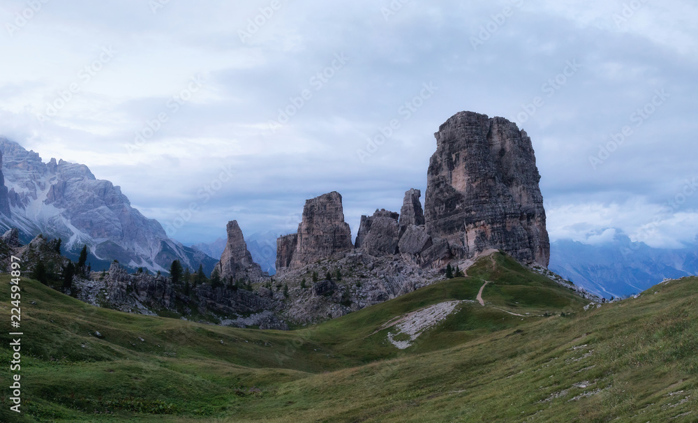 Obraz premium Panorama on the Italian Dolomites, Cinque Torri, Ampezzo dolomites.