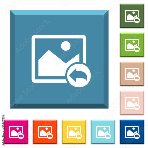 Undo image changes white icons on edged square buttons
