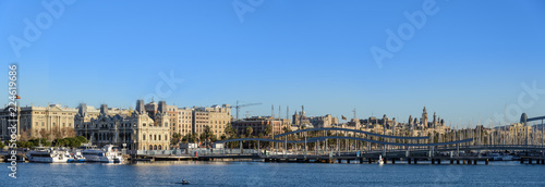 Vista del puerto de Barcelona, Cataluña, España