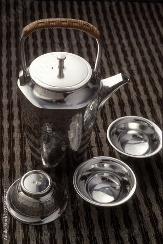 伝統工芸の錫器、製品の酒器