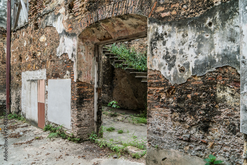 Fototapeta Naklejka Na Ścianę i Meble -  ruins of a building