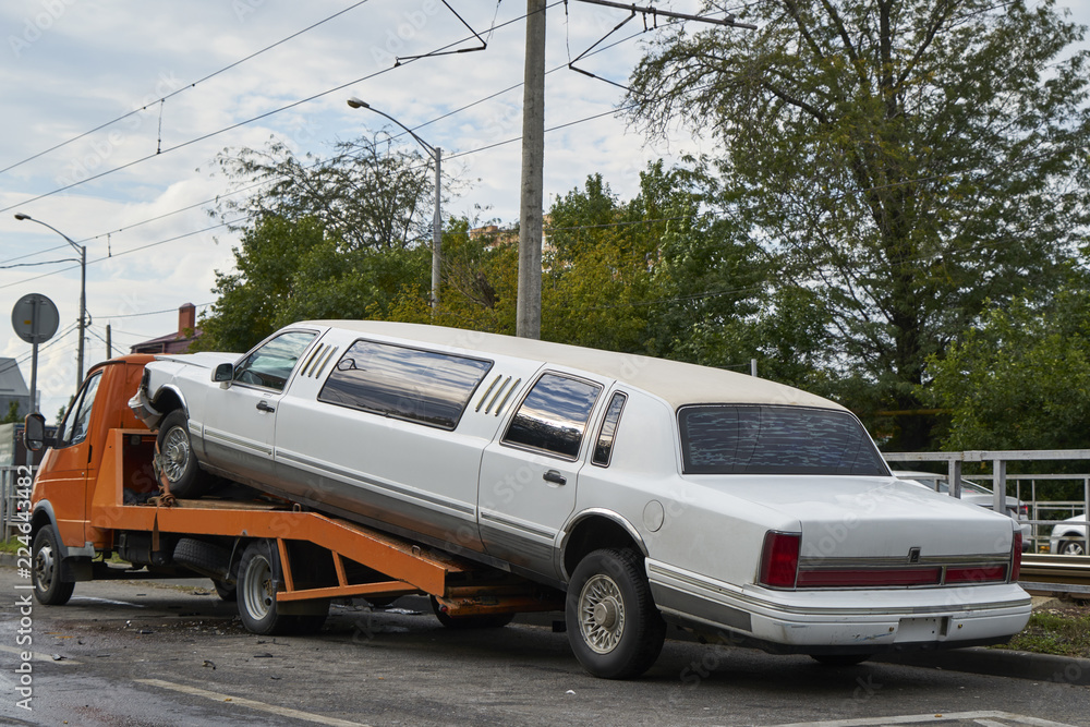 The image of the limousine on the tow truck. The image of the limousine on the tow truck.