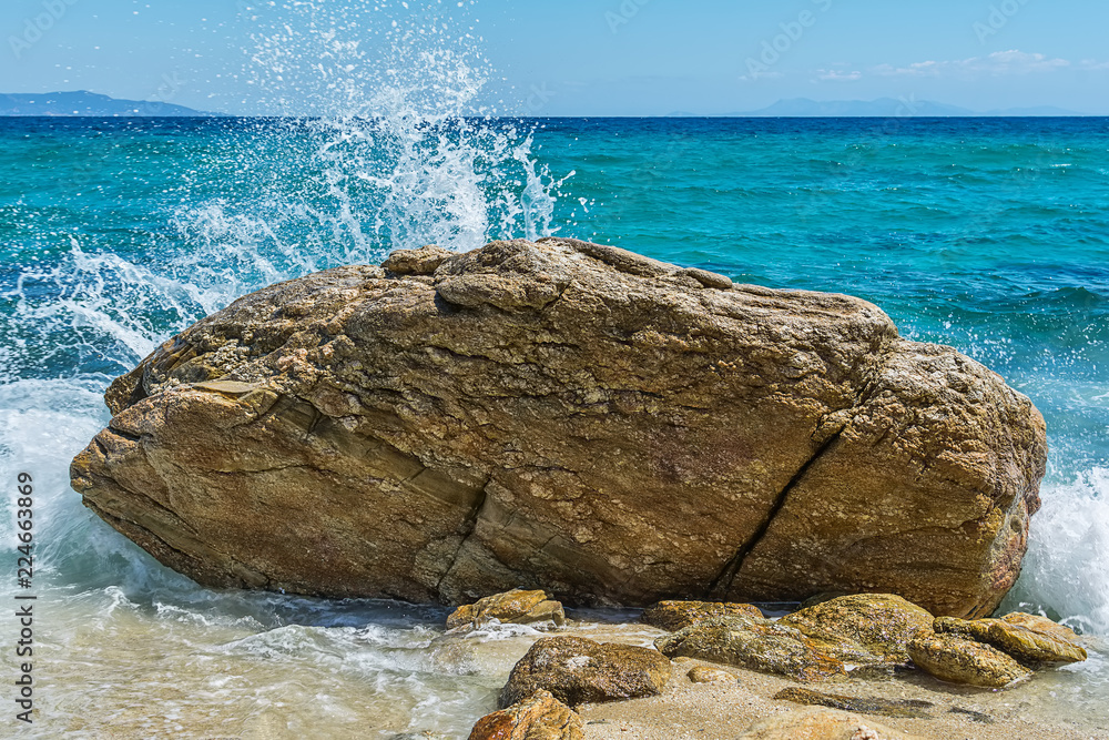 Fototapeta premium Rock and sea waves