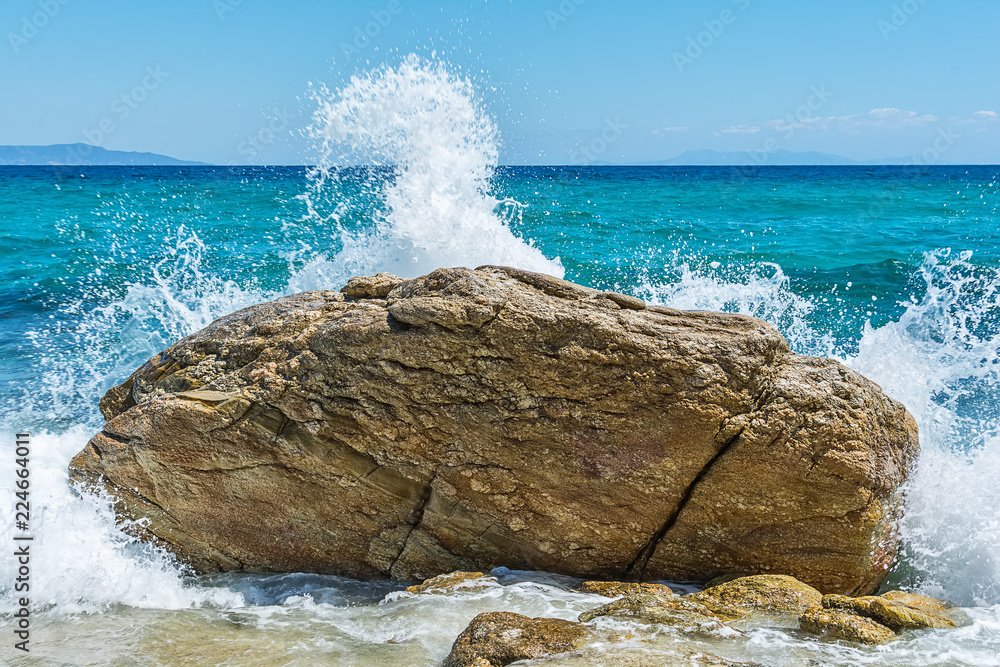 Fototapeta premium Rock and sea waves