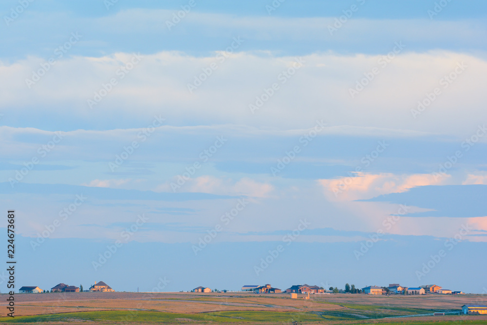 Obraz premium landscape view of small american town on horizon