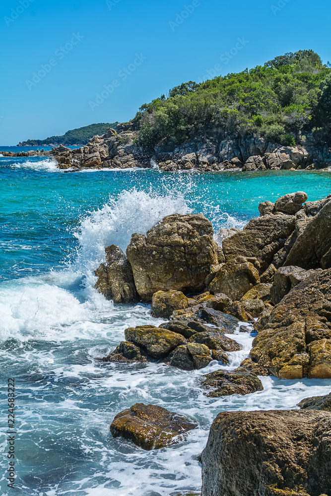 Fototapeta premium Rock and sea waves