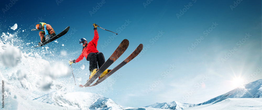 Fototapeta premium Jazda na nartach. Snowboard. Ekstremalne sporty zimowe