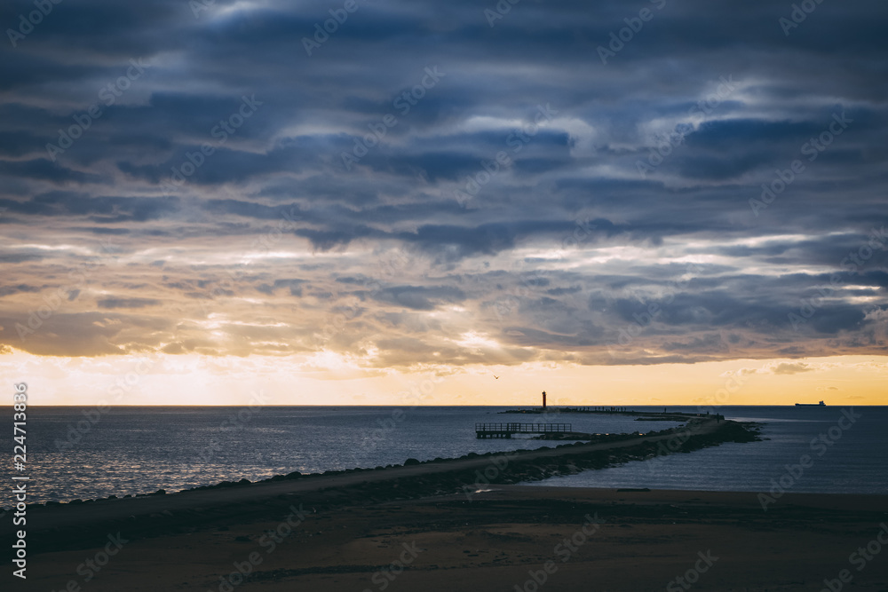 Obraz premium Beautiful pier with lighthouse in sunset