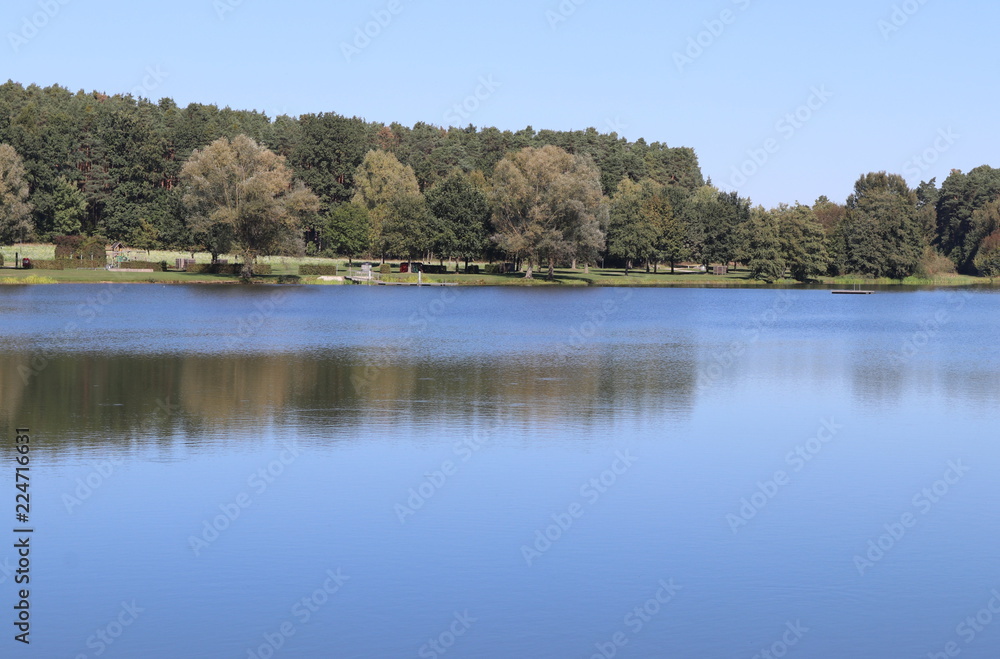 Postkarte, Hintergrund - herbstliche Idylle am Rothsee in Franken Postkarte, Hintergrund - herbstliche Idylle am Rothsee in Franken