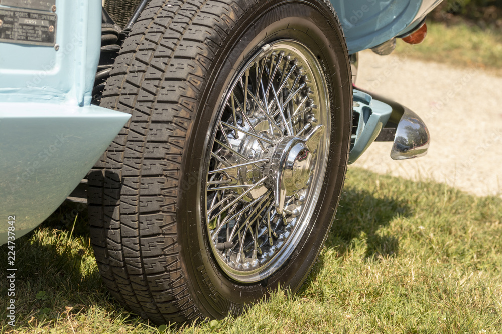 Fototapeta premium Speichenrad von einem Oldtimer