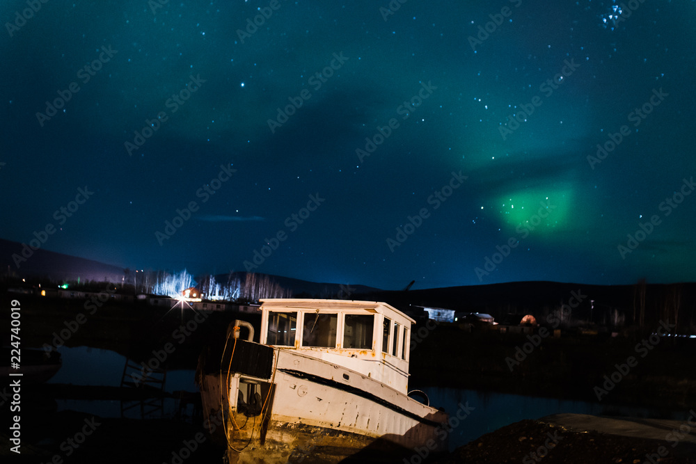 Fototapeta premium Frozen boat