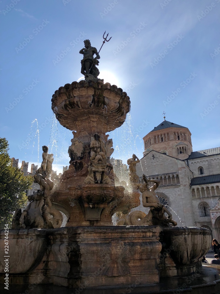 Fototapeta premium fontana nettuno Trento acqua opera d'arte architettura 