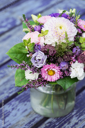 Fototapeta Naklejka Na Ścianę i Meble -  Sommerlicher Blumenstrauß