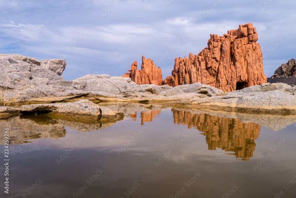 Wasserspiegelung - Porphyrfelsen - Roter Fels von Arbatax