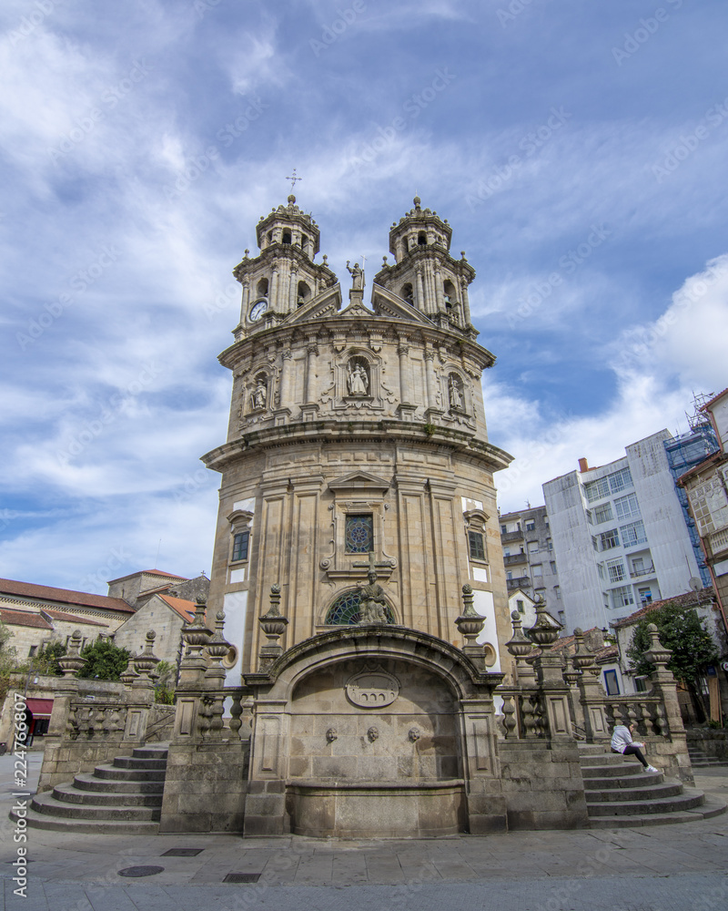Fachada de la iglesia circulare la Virgen de la Peregrina de Pontevedra Fachada de la iglesia circulare la Virgen de la Peregrina de Pontevedra